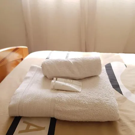 Double Bedroom 3min Away From The Beach In Shared Homestay Espinho (Aveiro)