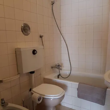 Homestay Double Bedroom 3min Away From The Beach In Shared Espinho (Aveiro)