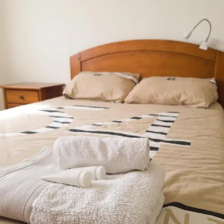 Homestay Double Bedroom 3min Away From The Beach In Shared Espinho (Aveiro)