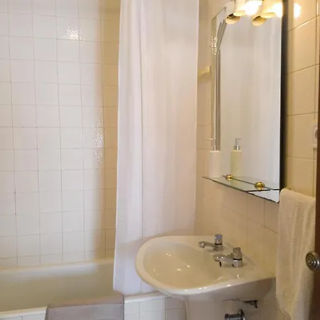 Double Bedroom 3min Away From The Beach In Shared Homestay